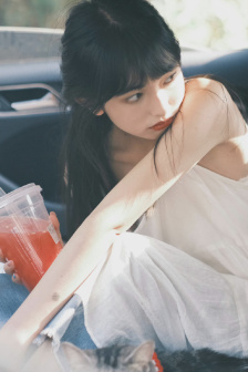 二次元女生开襟开叉裙穿搭壁纸