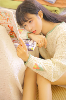 不扣纽的女孩